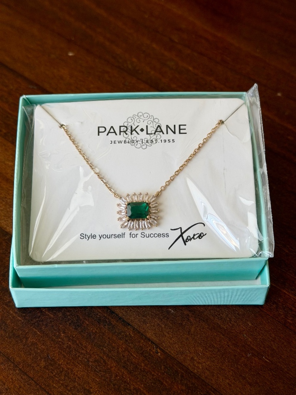 NWT Park Lane Emerald Green Crystal Baguette Halo Necklace
